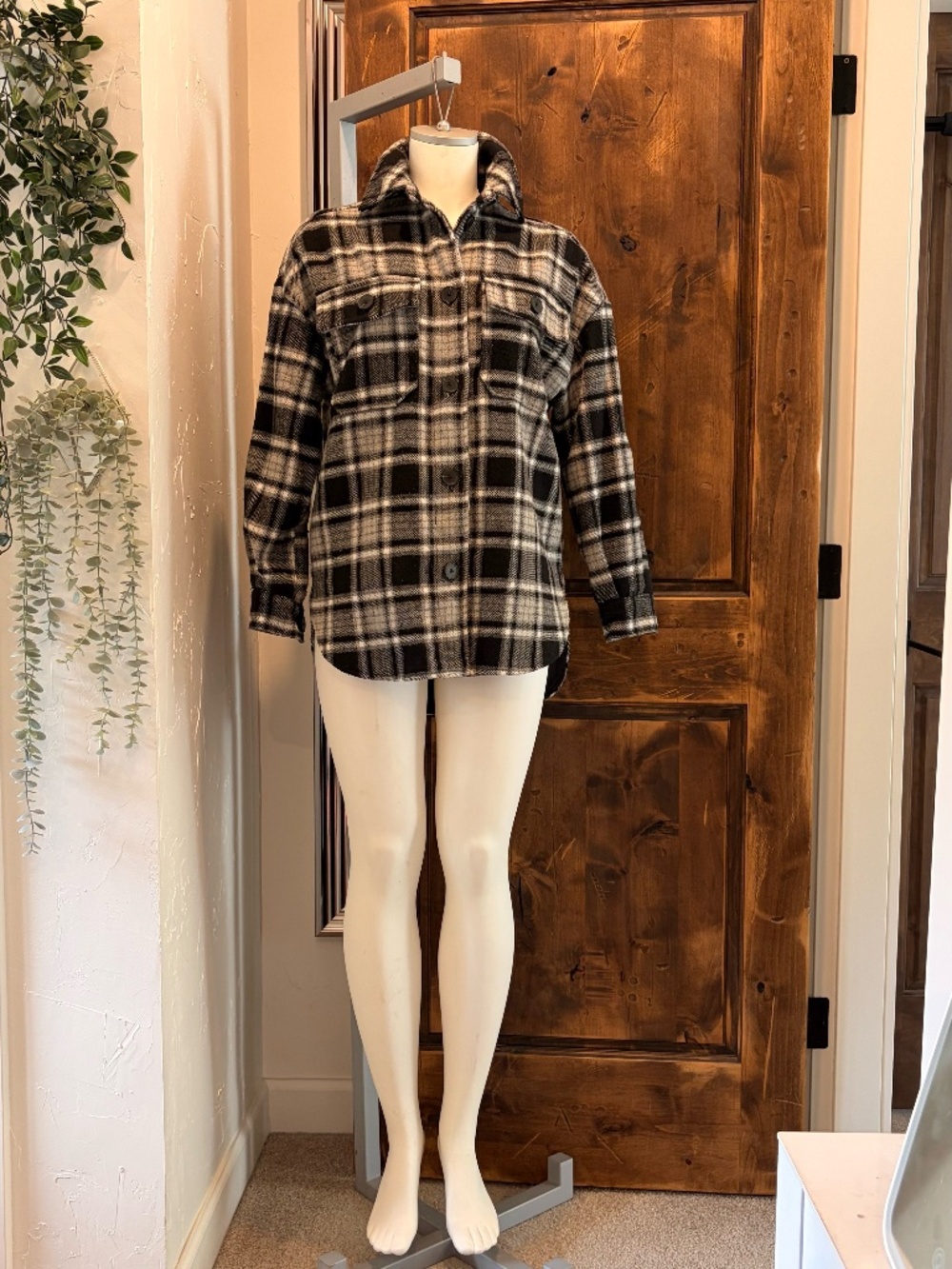 Forever 21 Black & White Plaid Shacket – Size XS